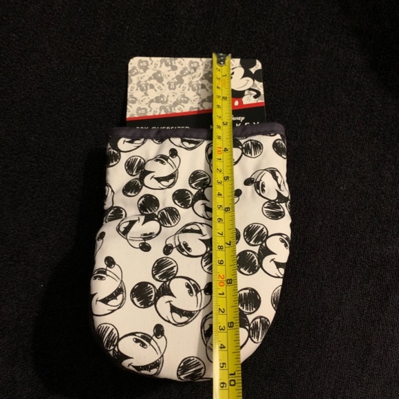 Disney Mickey Mouse Oven Mitt NEW - Picture 3 of 4